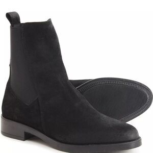 Emanuele Crasto Chelsea Distressed Suede Boots